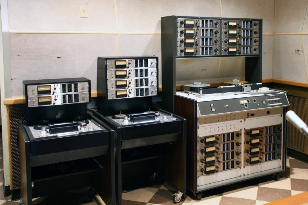 AMPEX 440 (two-track, four-track) and 16-track MM1000